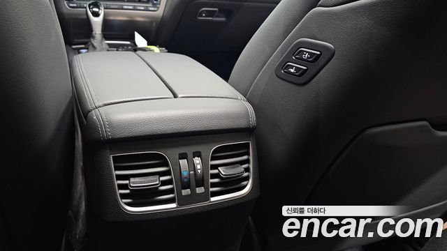 Hyundai Genesis 2016 — photo 28