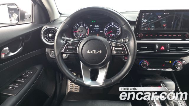 Kia K3 2023 — photo 12