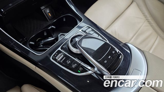 Mercedes-Benz C-Class 2020 — photo 24