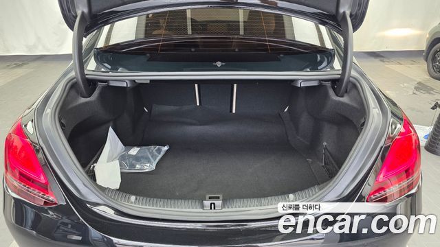 Mercedes-Benz C-Class 2020 — photo 26
