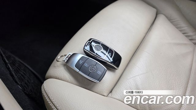 Mercedes-Benz C-Class 2020 — photo 32