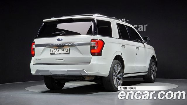 Ford Expedition 2021 — photo 2