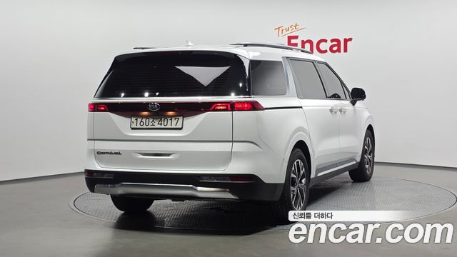 Kia Canival 2021 — photo 2