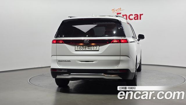 Kia Canival 2021 — photo 4