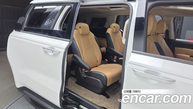 Kia Canival 2021 — photo 18