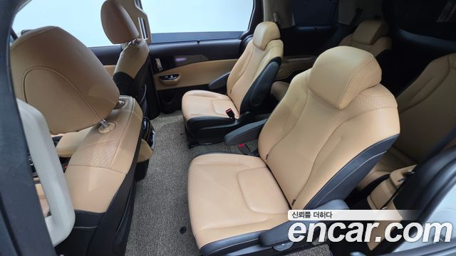Kia Canival 2021 — photo 16