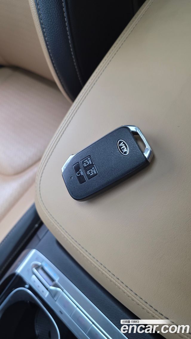 Kia Canival 2021 — photo 36