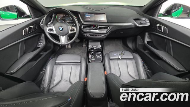 BMW 1-Series 2022 — photo 10