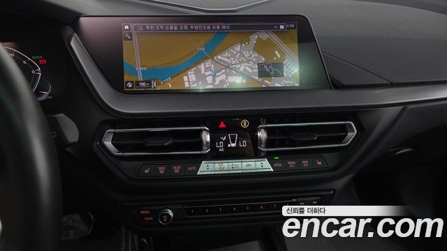 BMW 1-Series 2022 — photo 20