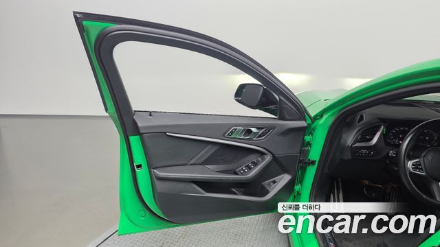 BMW 1-Series 2022 — photo 14