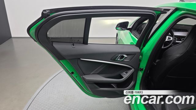BMW 1-Series 2022 — photo 15