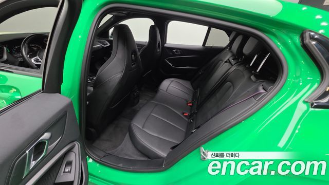 BMW 1-Series 2022 — photo 16