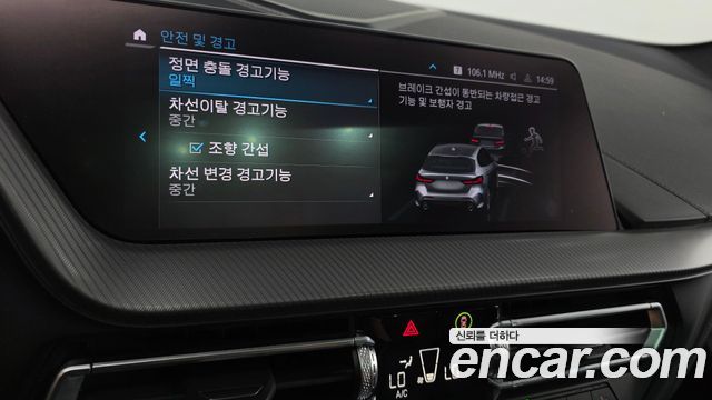 BMW 1-Series 2022 — photo 33
