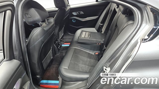 BMW 3-Series 2021 — photo 11