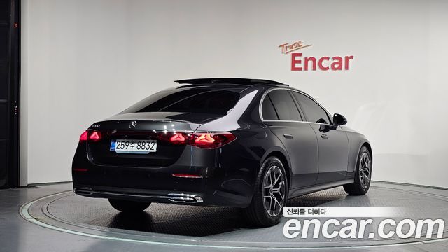 Mercedes-Benz E-Class 2025 — photo 2