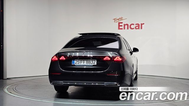 Mercedes-Benz E-Class 2025 — photo 4