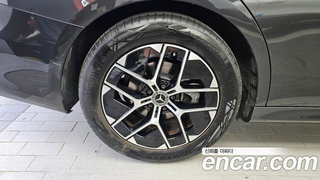 Mercedes-Benz E-Class 2025 — photo 5