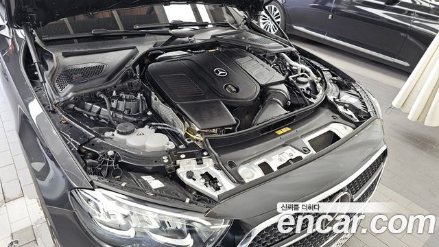 Mercedes-Benz E-Class 2025 — photo 6