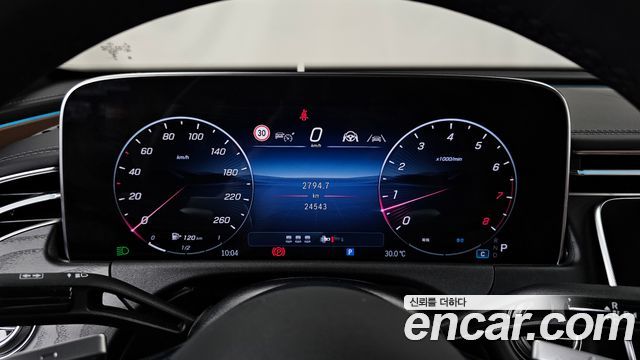 Mercedes-Benz E-Class 2025 — photo 11