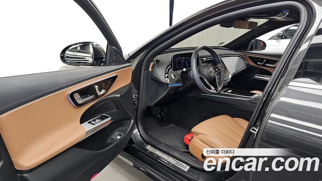 Mercedes-Benz E-Class 2025 — photo 13