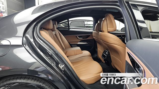 Mercedes-Benz E-Class 2025 — photo 18