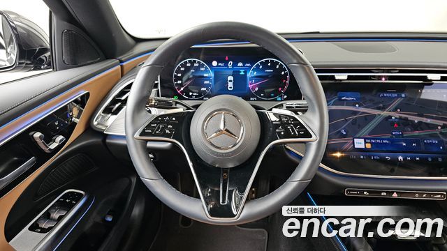 Mercedes-Benz E-Class 2025 — photo 19
