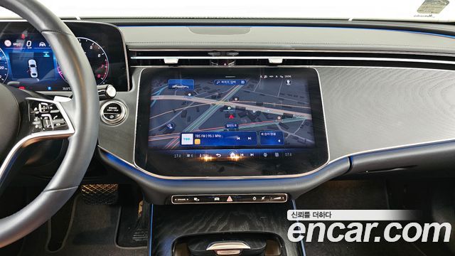 Mercedes-Benz E-Class 2025 — photo 20