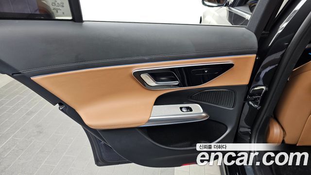 Mercedes-Benz E-Class 2025 — photo 15