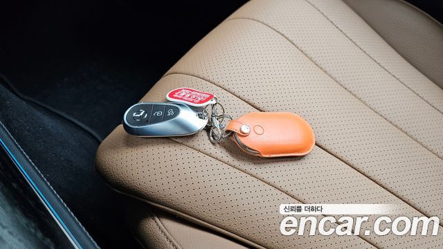 Mercedes-Benz E-Class 2025 — photo 16