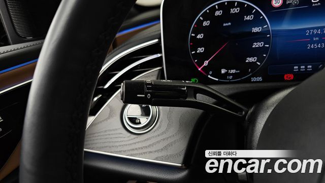 Mercedes-Benz E-Class 2025 — photo 30