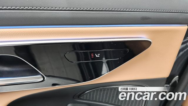 Mercedes-Benz E-Class 2025 — photo 31