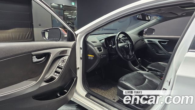 Hyundai AVANTE 2014 — photo 10