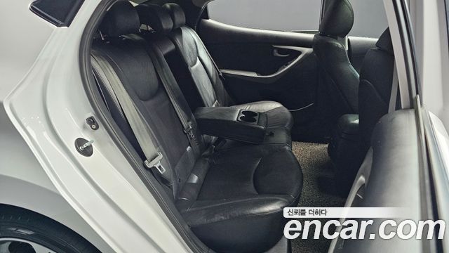 Hyundai AVANTE 2014 — photo 11