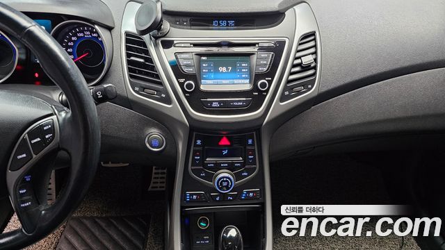 Hyundai AVANTE 2014 — photo 13