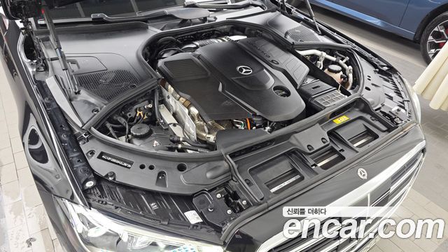 Mercedes-Benz S-Class 2025 — photo 6