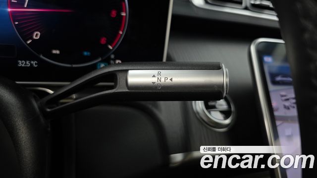 Mercedes-Benz S-Class 2025 — photo 12