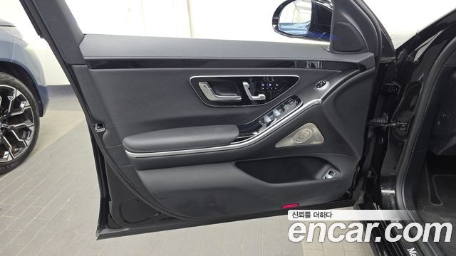 Mercedes-Benz S-Class 2025 — photo 14