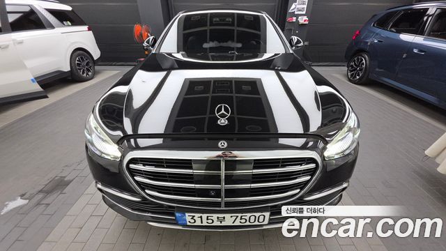 Mercedes-Benz S-Class 2025 — photo 32