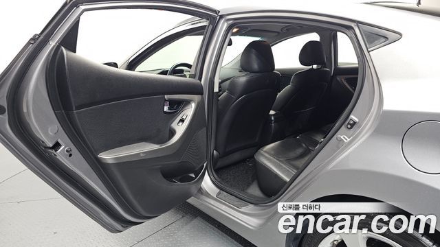 Hyundai AVANTE 2011 — photo 12