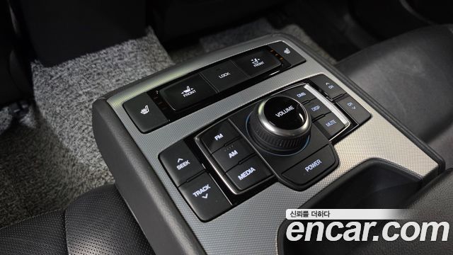 Genesis G80 2017 — photo 23