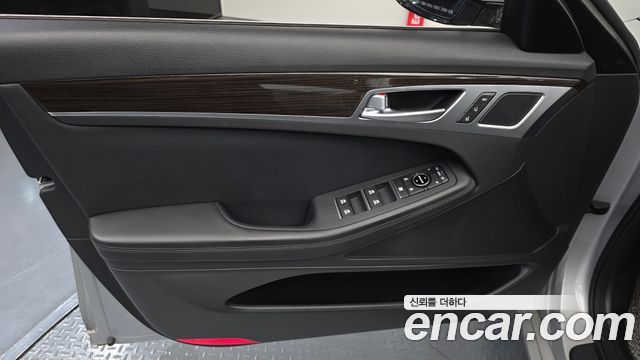 Genesis G80 2017 — photo 14