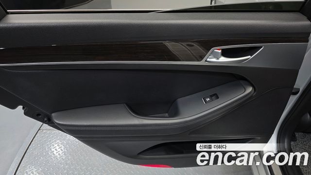 Genesis G80 2017 — photo 15