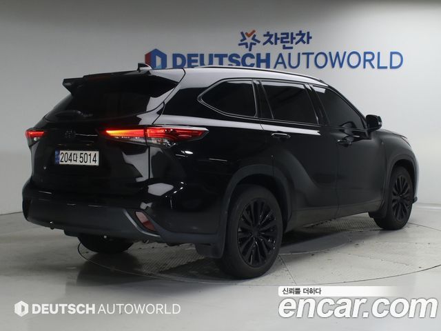 Toyota Highlander 2023 — photo 2