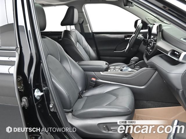 Toyota Highlander 2023 — photo 10