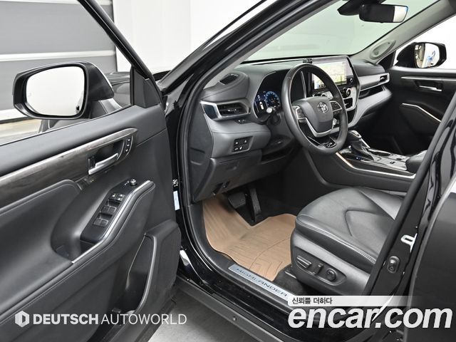 Toyota Highlander 2023 — photo 11