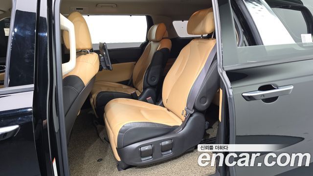 Kia Canival 2021 — photo 11