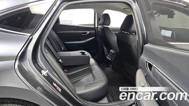 Hyundai Sonata 2022 — photo 17