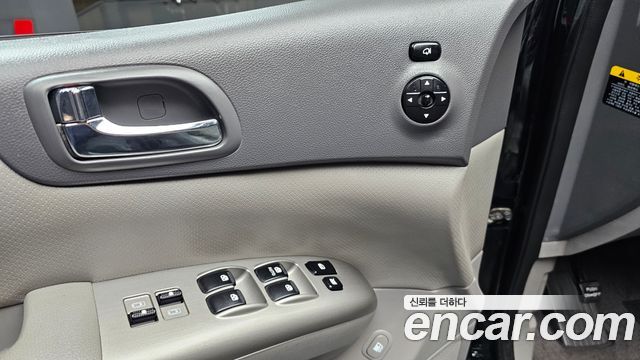 Kia Canival 2012 — photo 24