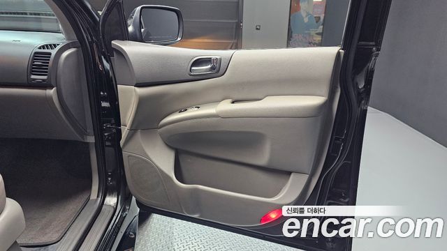 Kia Canival 2012 — photo 15