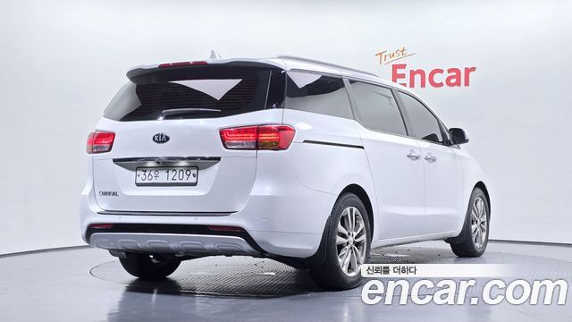Kia Canival 2015 — photo 2